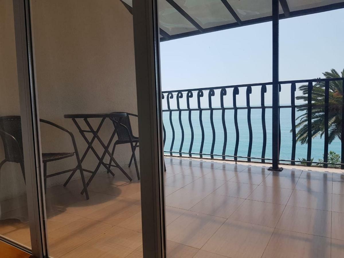 Lazurniy Bereg Hotell Gagry Eksteriør bilde